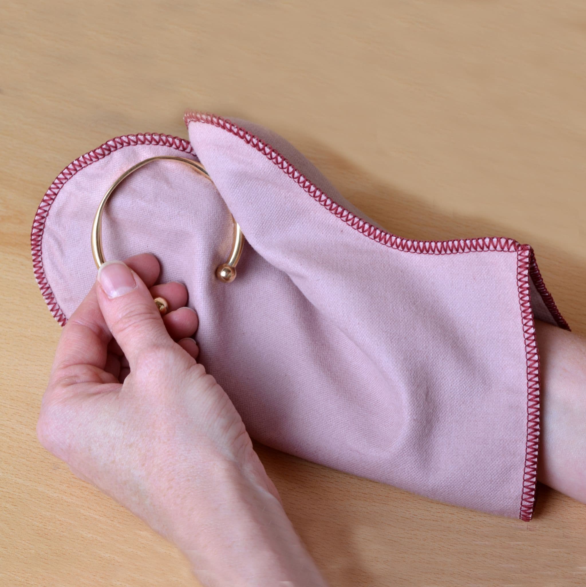 Gold Cleaning Mitt